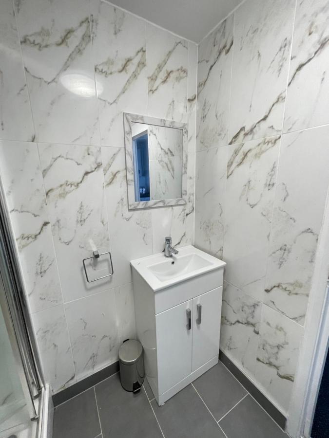 93 Charlotte Apartment London Bagian luar foto